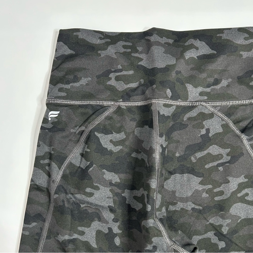 Fabletics Camo Print Cropped Activewear Leggings - Picture 6 of 13